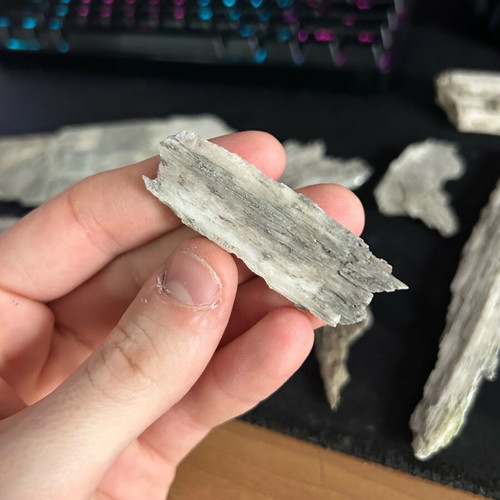 Gypsum crystals with bentonite inclusions from Patra new