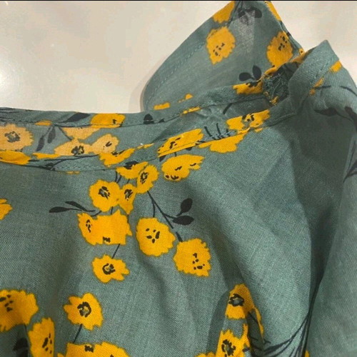 Emery Rose floral top XL like new, green