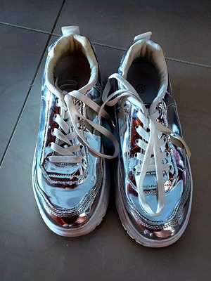 Ασημί sneakers μέγεθος 37 σαν καινούργια, chunky σόλα, συνθετικό δέρμα