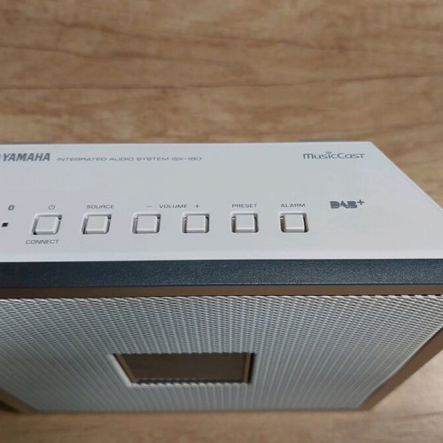 Yamaha ISX 18 D MusicCast wireless speaker like new