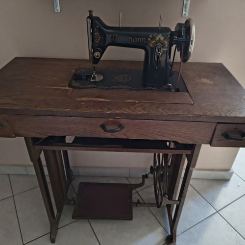 Naumann sewing machine used, functional from 1950