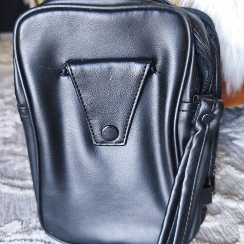 Delsey leather bag like new, black handheld