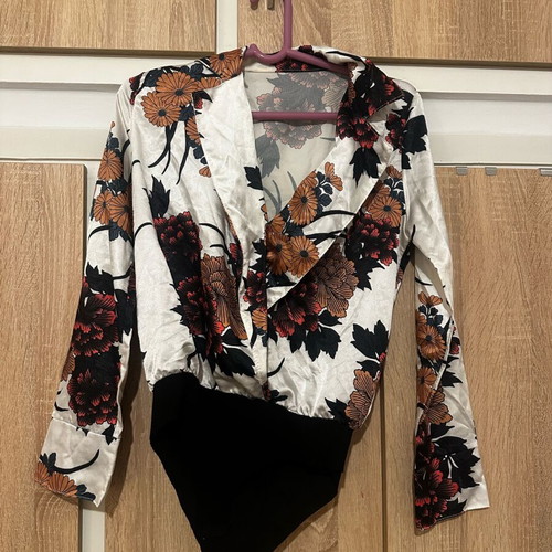 Colorful shirt like new, size large