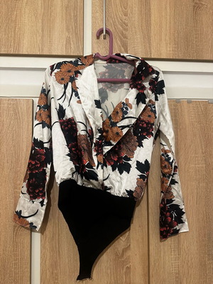 Colorful shirt like new, size large
