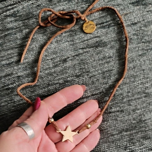 Stella & Dot R Star Necklace like new, natural suede, adjustable