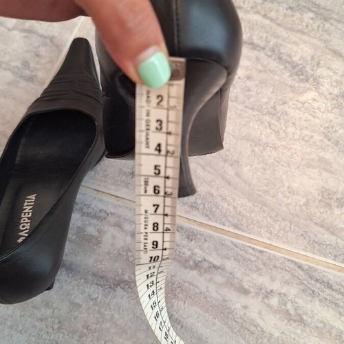 Black leather pointed pumps, size 36, 6cm heel