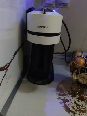 Nespresso cafe ελαφρώς χρησιμοποιημένη με δώρο κάψουλες