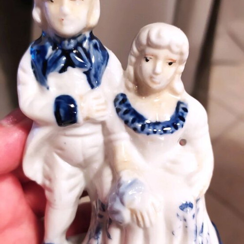 Porcelain decorative couples like new, set of two pieces
