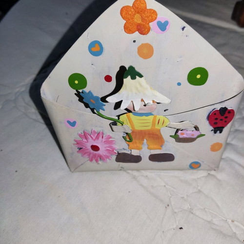 Metal note paper holder used with decorative design