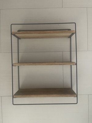 Hanging spice rack with hooks