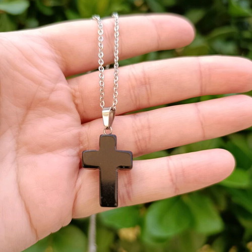 Unisex steel chain with black onyx cross – protection and style