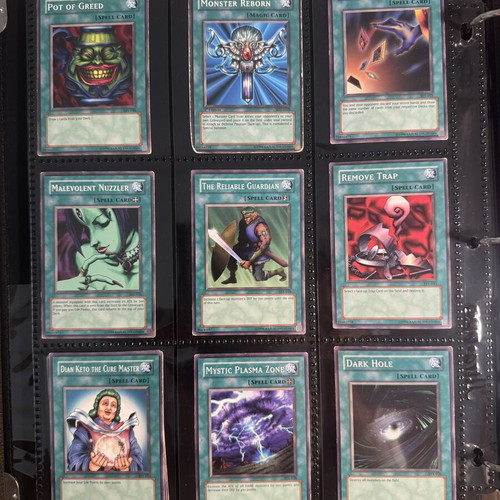 Yugioh Legendary Collection 2010 με Limited Edition κάρτες Αιγύπτιων Θεών σαν καινούργιο