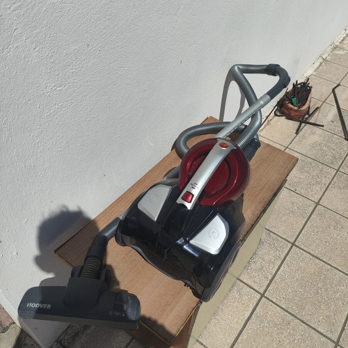 Hoover Chorus 550W vacuum cleaner used with reusable bin