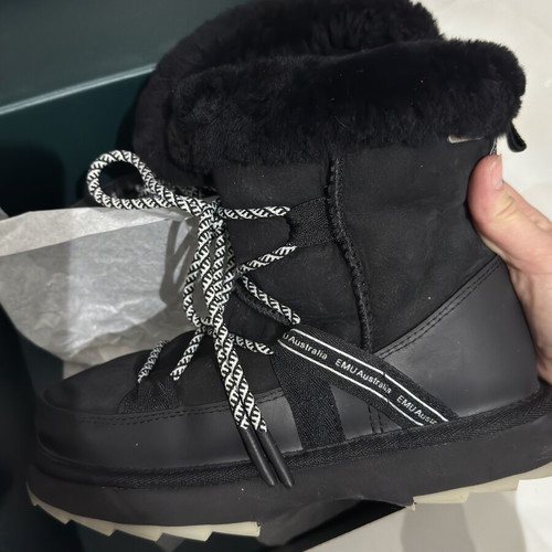 Emu Australia women's boots size 39 like new, black