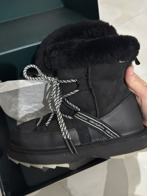 Emu Australia women's boots size 39 like new, black