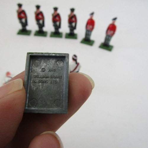 Metal collectible William Grant & Sons military figures like new, set of 9