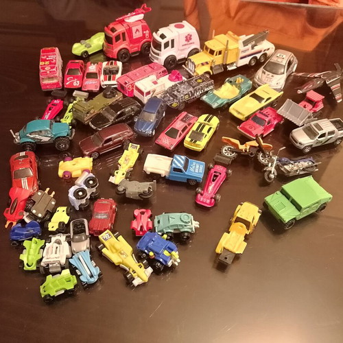 Hot Wheels and Lightning McQueen toy cars like new