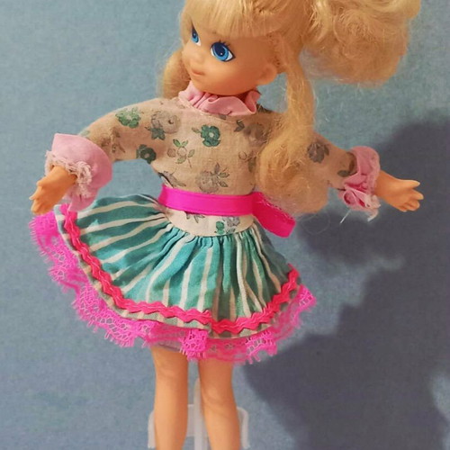 Barbie Doll Lori Pretty Pairs 1969 like new