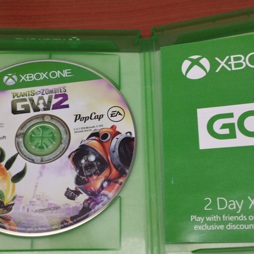 Plants VS Zombies GW2 Xbox One like new