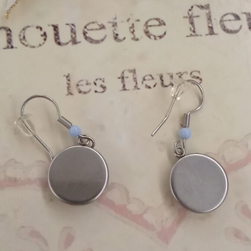 Earrings with blue rose petal in resin new
