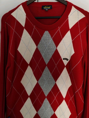 Pioneer London checked sweater new with white and gray diamond pattern