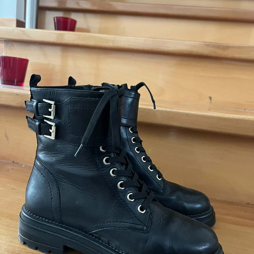 Steve Madden black leather boots like new, size 37