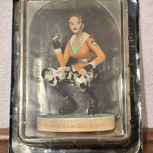 Lara Croft Tomb Raider Atlas Edition 2005 figure new