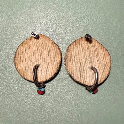 Handmade earrings used with canvas, metal and stones