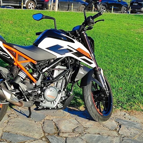 KTM Duke 250cc like new, 19500 km, petrol, white