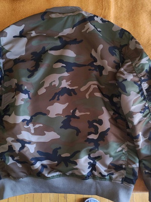 Bomber jacket like new, black and green, size XL