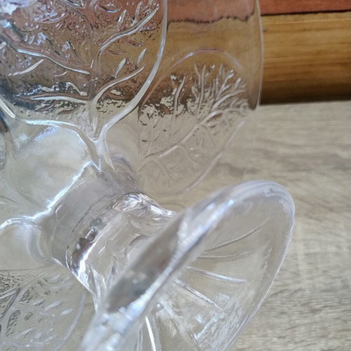 Leonardo Cake Stand like new with embossed details
