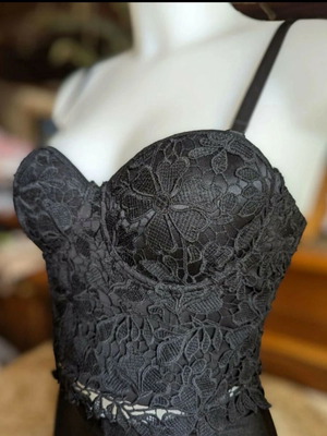 Crop black lace bustier like new, size S