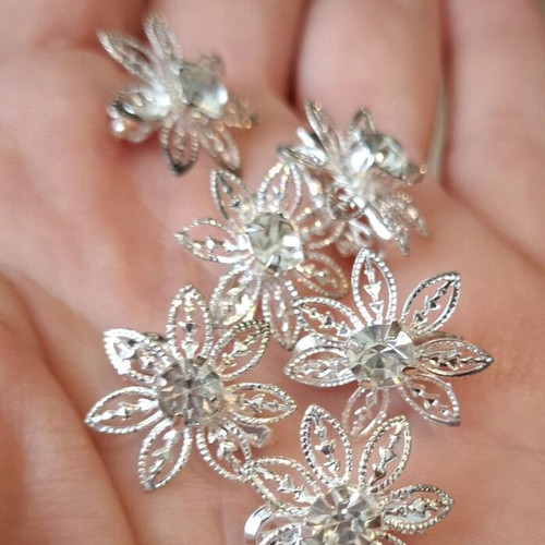 Hair accessories new, pack of 12 with rhinestones in silver and gold