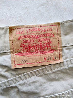 Levi's 551 W31 L34 σαν καινούργιο ανοιξιάτικο μπεζ παντελόνι
