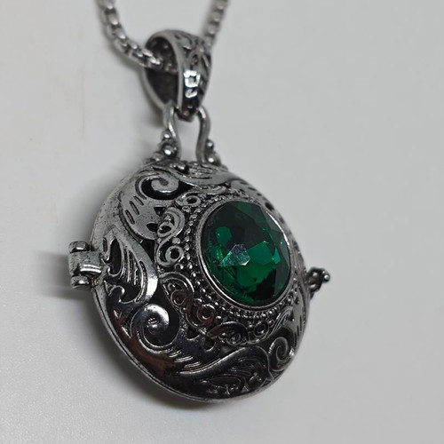 Locket pendant with green crystal vintage like new