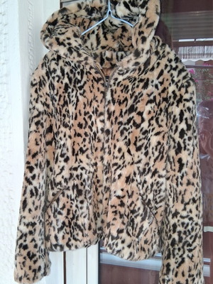 Eco-friendly animal print faux fur jacket with hood, medium