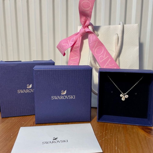 Swarovski Mesmera necklace with pear cut zirconia, like new, silver