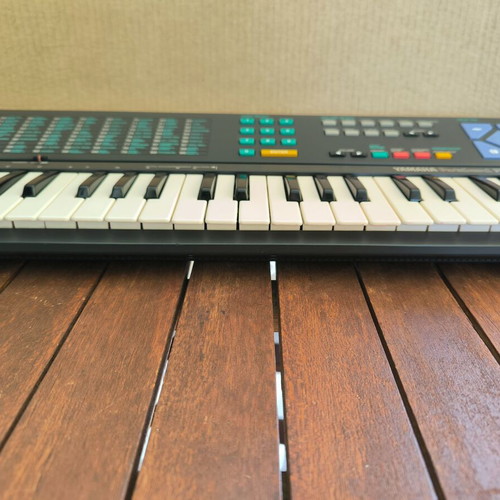 Yamaha PSS-140 Portasound Synthesizer like new