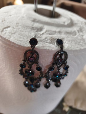 Earrings like new with perfect design, silver color