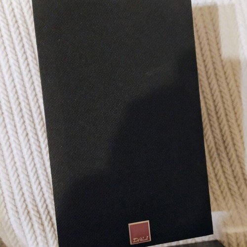Audioline 80W central speaker with two DALI satellite speakers like new