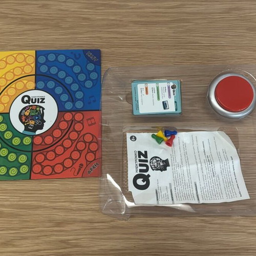 Quiz board game correct or wrong with buzzer like new