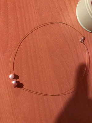 Women's necklace with 3 stones and thin wire chain in gold color new