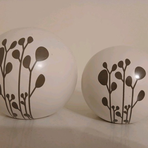Decorative table balls like new