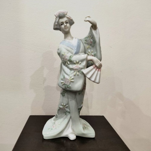 Vintage Porcelain Geisha Figurine with Fan 25 cm like new