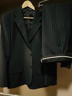 Dolce & Gabbana suit like new, size 54 IT, black