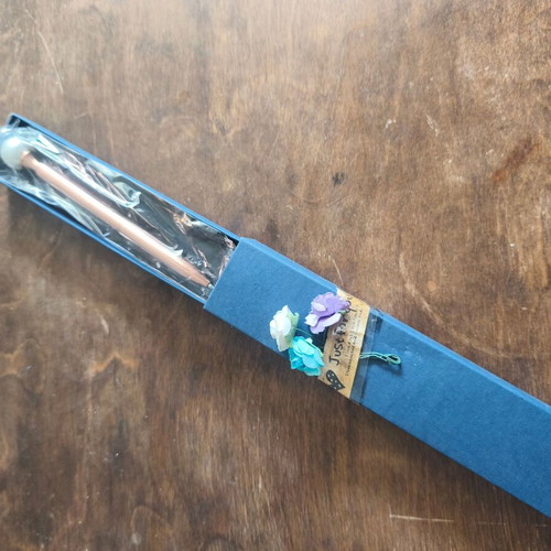 Pen with pearl in gift box new