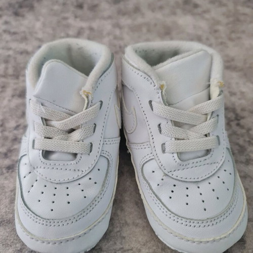 Nike baby shoes white 19.5 like new
