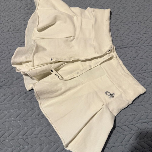 White Deha short shorts size M like new