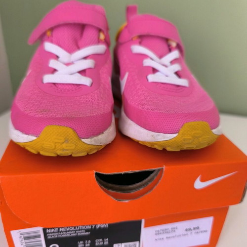 Nike Revolution 7 kids athletic shoes used, size 25, fuchsia