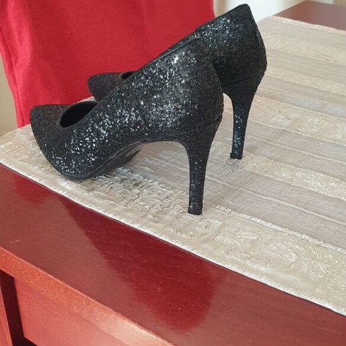 Shiny pumps like new, size 39, black